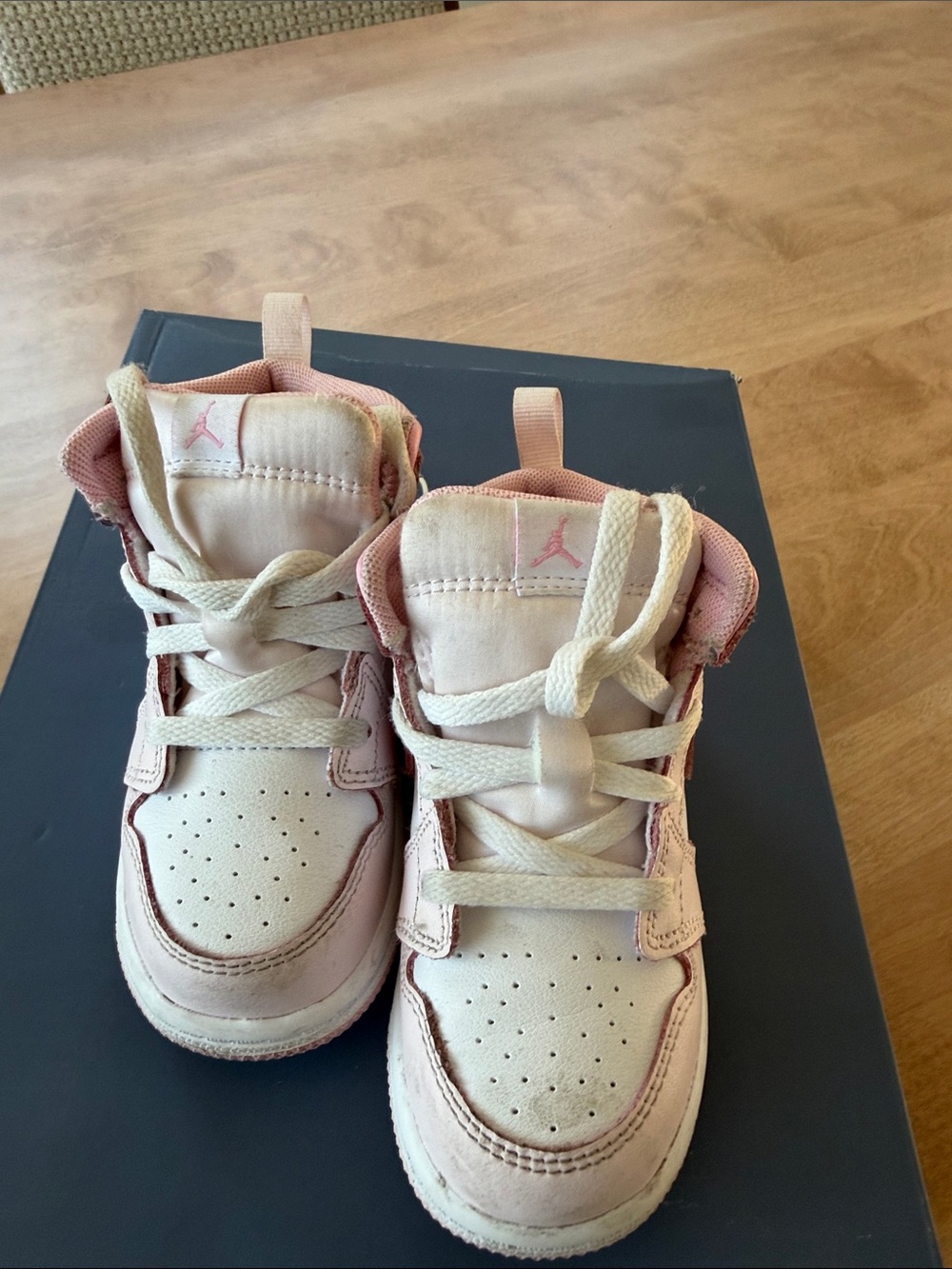 Nike Kids Pink Jordan 1 - Picture 2 of 4